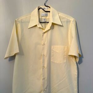 Men’s Van Heusen Light Yellow Button Down Shirt